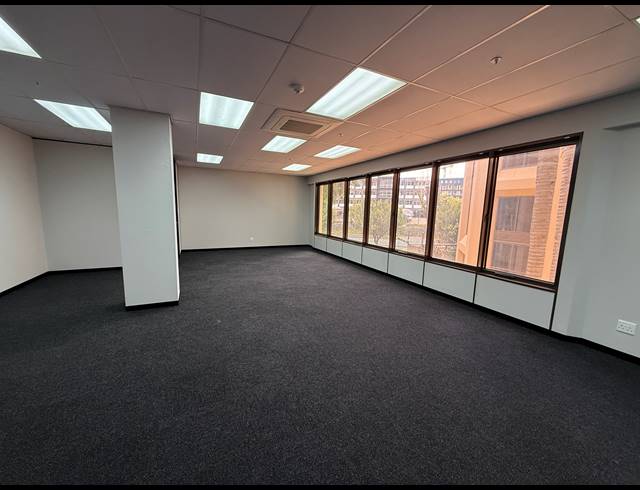 129M² OFFICE TO LET IN PARKTOWN